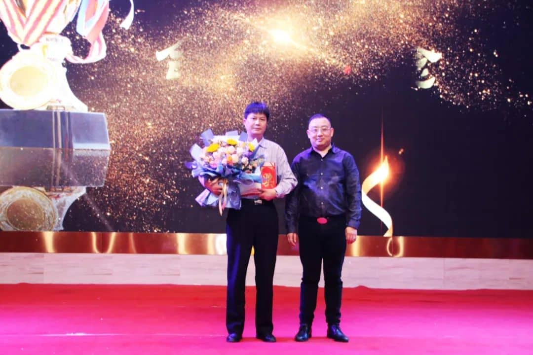 新思维 新高度 新作为2021年度表彰大会-尽心顾问奖